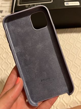 Funda iPhone 11 manzana color lila