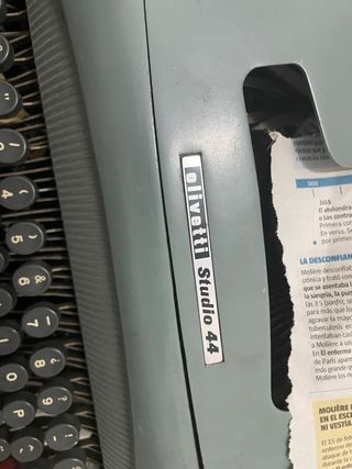 Maquina escribir antigua olivetti
