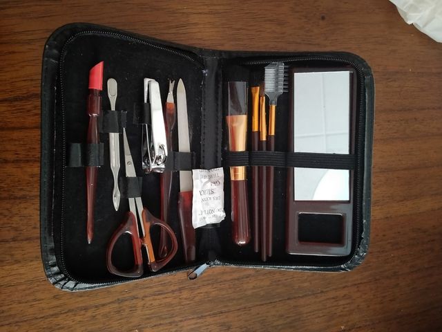 Estuche manicura. Nuevo.