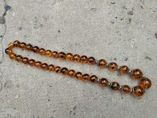 Antica collana in ambra con inserti in argento