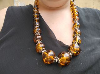 Antica collana in ambra con inserti in argento