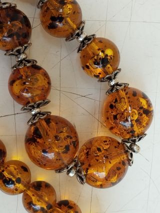 Antica collana in ambra con inserti in argento