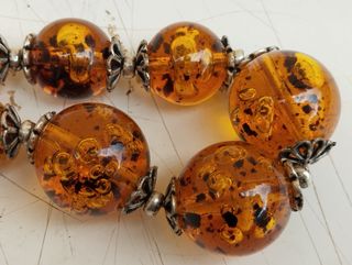 Antica collana in ambra con inserti in argento