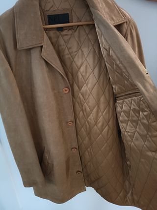 CHAQUETA TRES CUARTOS CUERO MARRÓN