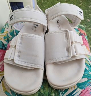 Sandalias Adidas blancas 