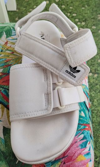 Sandalias Adidas blancas 
