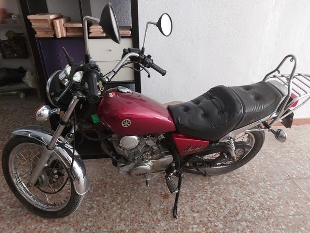 MOTO YAMAHA 250 cc.