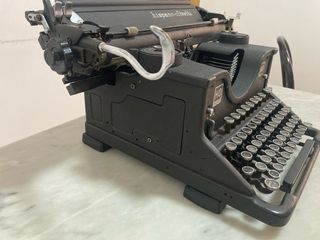 Maquina de escribir Hispano-Olivetti
