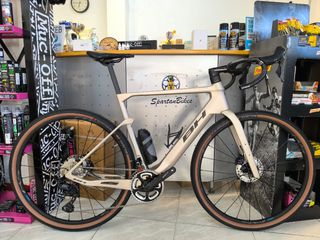 BICICLETA GRAVEL ELECTRICA BH iGRAVEL 2.7 2026