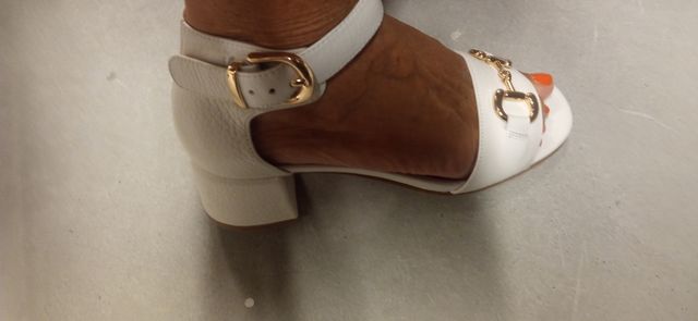 Sandalias piel blancas