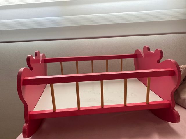 Espectacular cuna de juguete