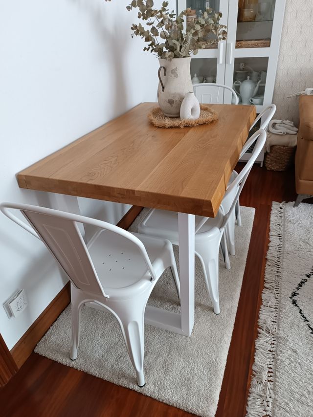 Conjunto Mesa y sillas