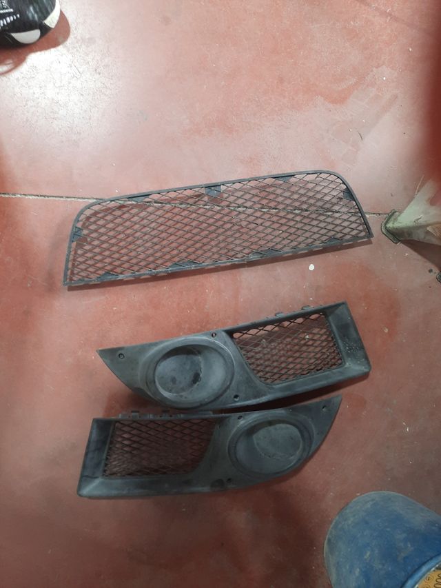 Rejilla antiniebla paragolpes delantero Fiat Doblo