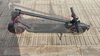 Patineta (tiene 1 año) pacticamente sin uso