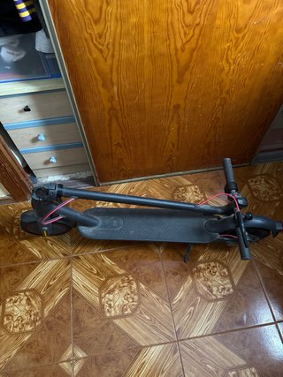 Patineta (tiene 1 año) pacticamente sin uso