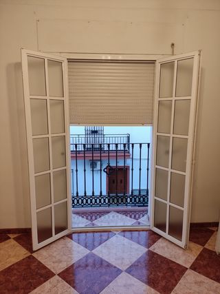 Balcones y ventanas aluminio con persianas