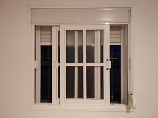 Balcones y ventanas aluminio con persianas