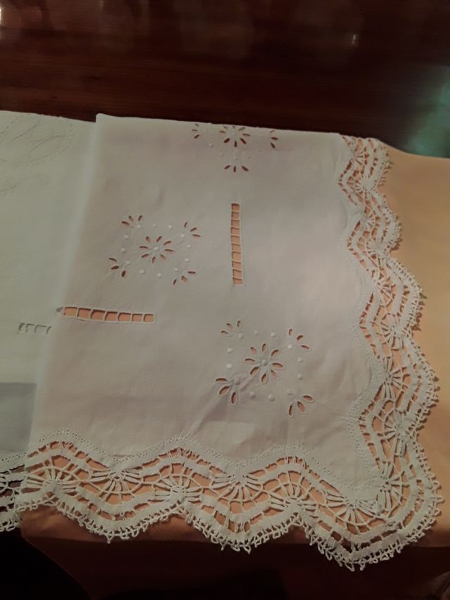 J MUITO ANTIGO POR LINO P. DE BOLILLO B. À MÃO