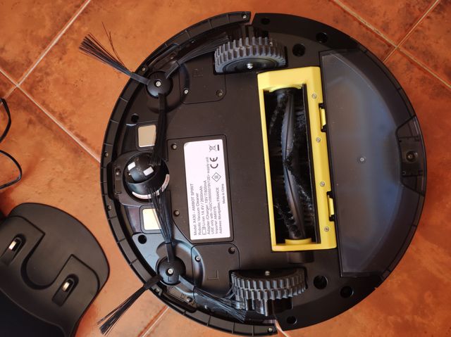 Robot aspirador de marca AMIBOT modelo spirit