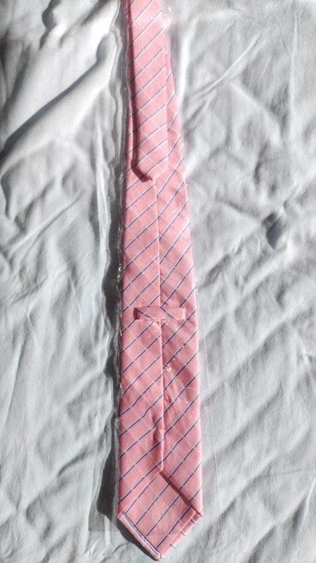 Cravatta rosa disegno rombi blu bianco