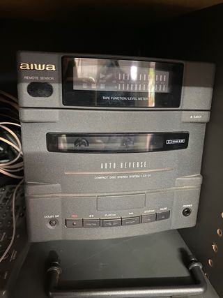 Equipo de sonido aiwa con mueble