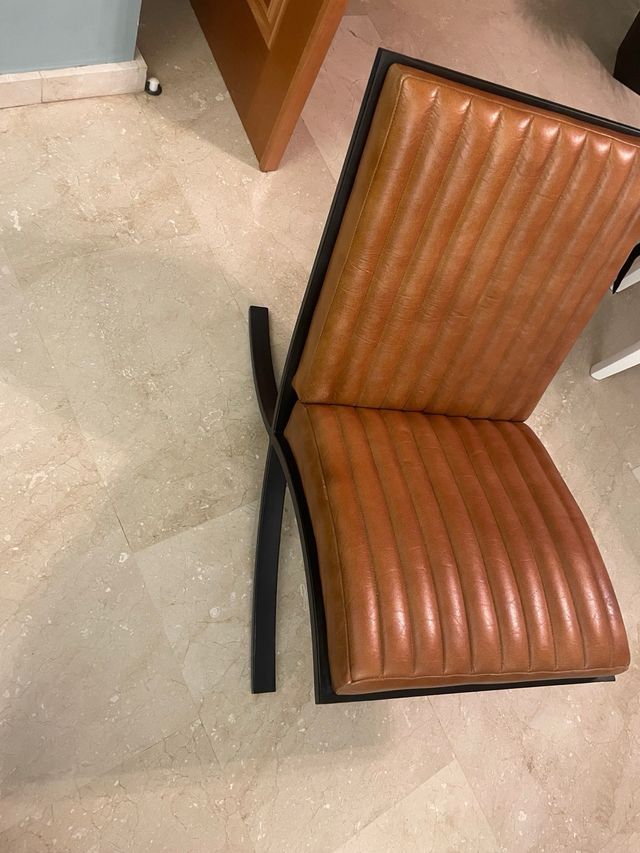 Sillón en piel Revyan piel camel Sklüm