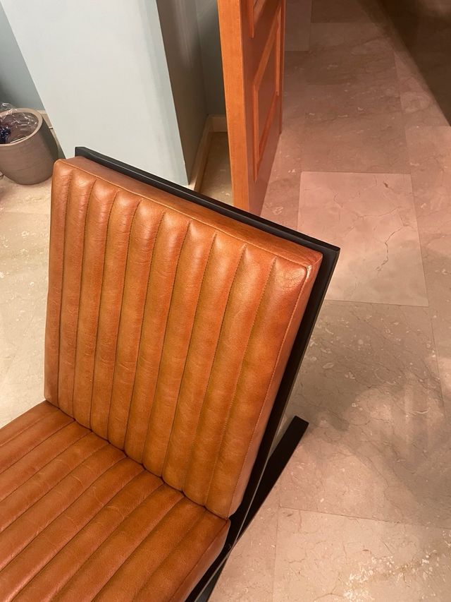 Sillón en piel Revyan piel camel Sklüm