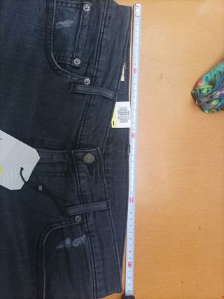 Pantalón LEVIS 512 nuevo