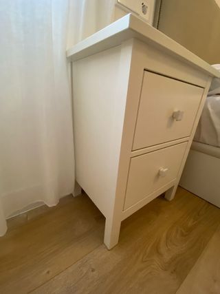 2 Mesitas de noche ikea lacada