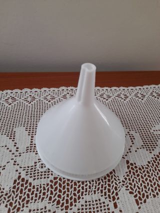 Imbuto in plastica nuovo diam 14 cm alto 15 cm