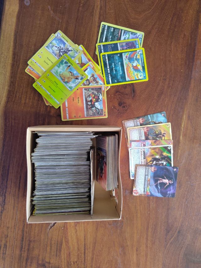 Cartas invizimals, pokemon y fantasy riders