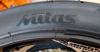 2 CUBIERTAS 2 1/2 X 17. 2.50 X 17 MITAS
