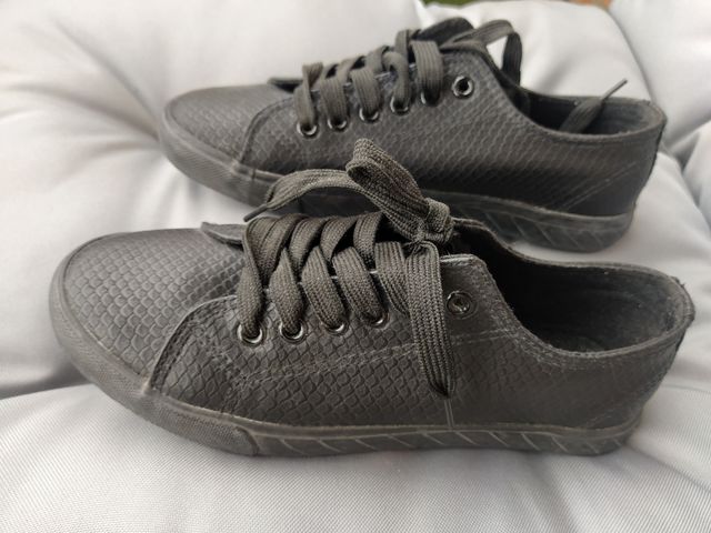 Zapatillas negras de LH talla 38