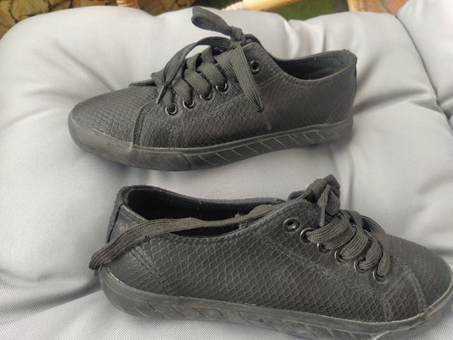 Zapatillas negras de LH talla 38