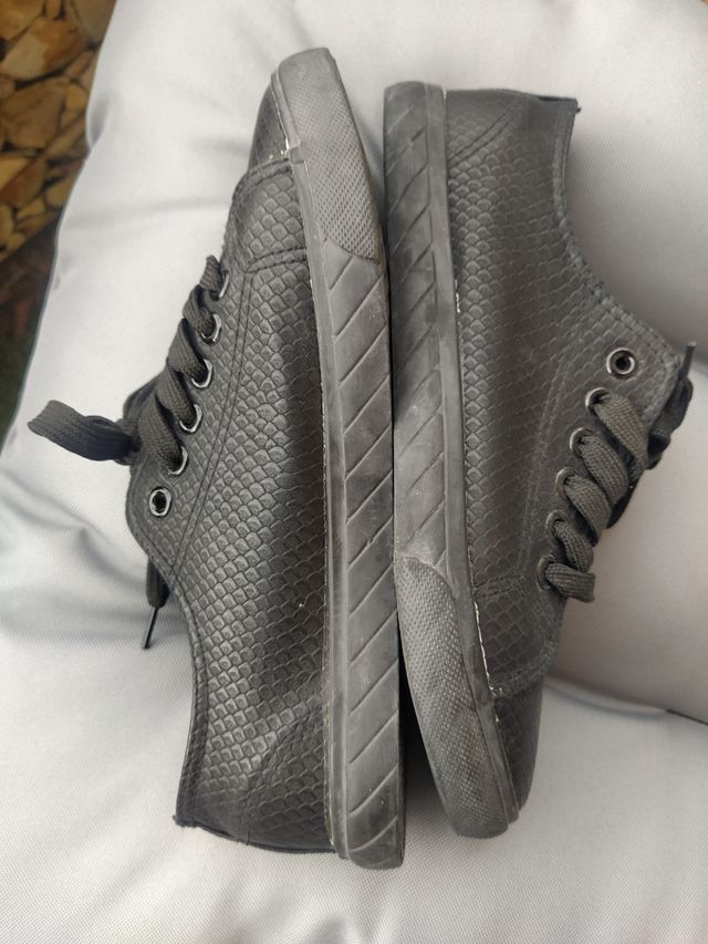 Zapatillas negras de LH talla 38
