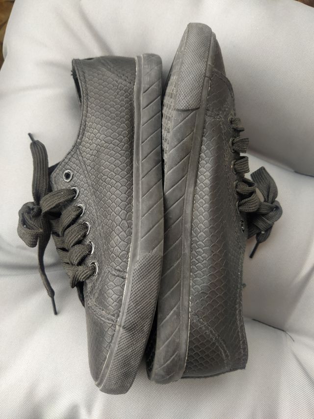 Zapatillas negras de LH talla 38