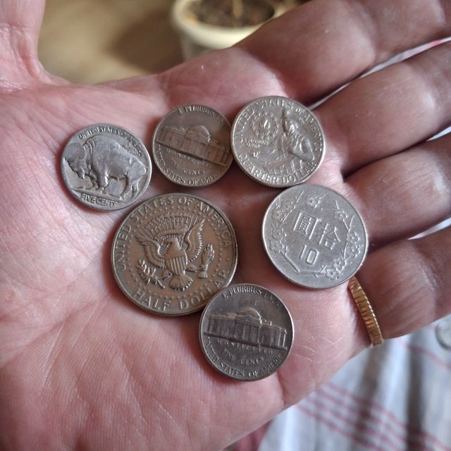 Monedas americana y Japón