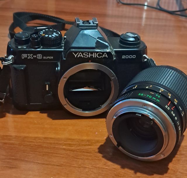 Yashica FX-3 Súper 2000