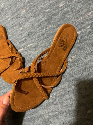 Sandalias planas de dedo ante marrones 39