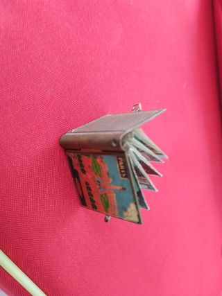 Antiguo souvenir de París