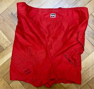 Bañador Billabong rojo.