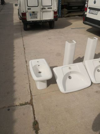 Conjunto de lavabos y bidés