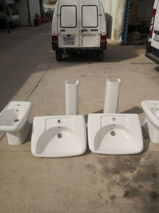 Conjunto de lavabos y bidés