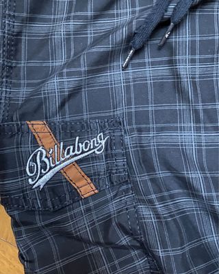 Bañador Billabong negro marrón y gris.