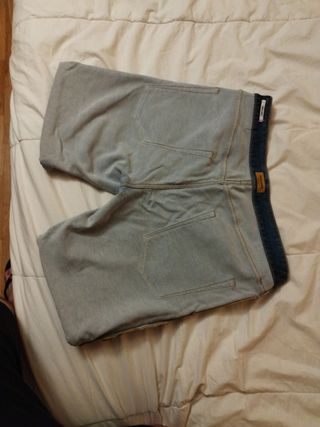 Pantalón vaquero corto