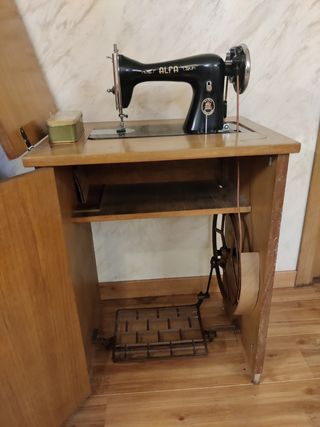 Maquina de coser Alfa
