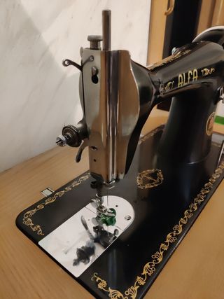 Maquina de coser Alfa