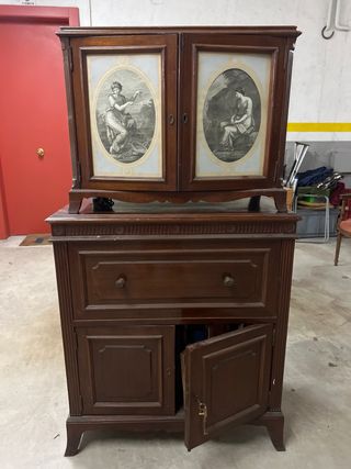 Radio mas tocadiscos antiguo