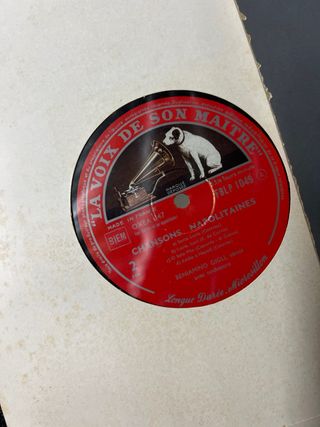 Radio mas tocadiscos antiguo