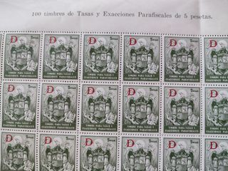 Pliego de 100 timbres de 5 pesetas